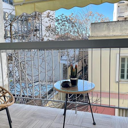 Oikiastudios Patras Bagian luar foto