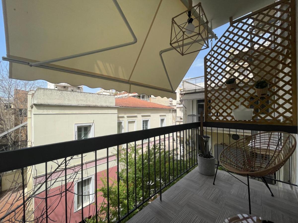 Oikiastudios Patras Bagian luar foto