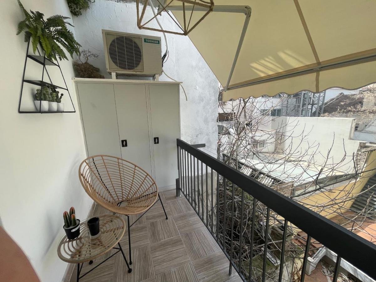 Oikiastudios Patras Bagian luar foto