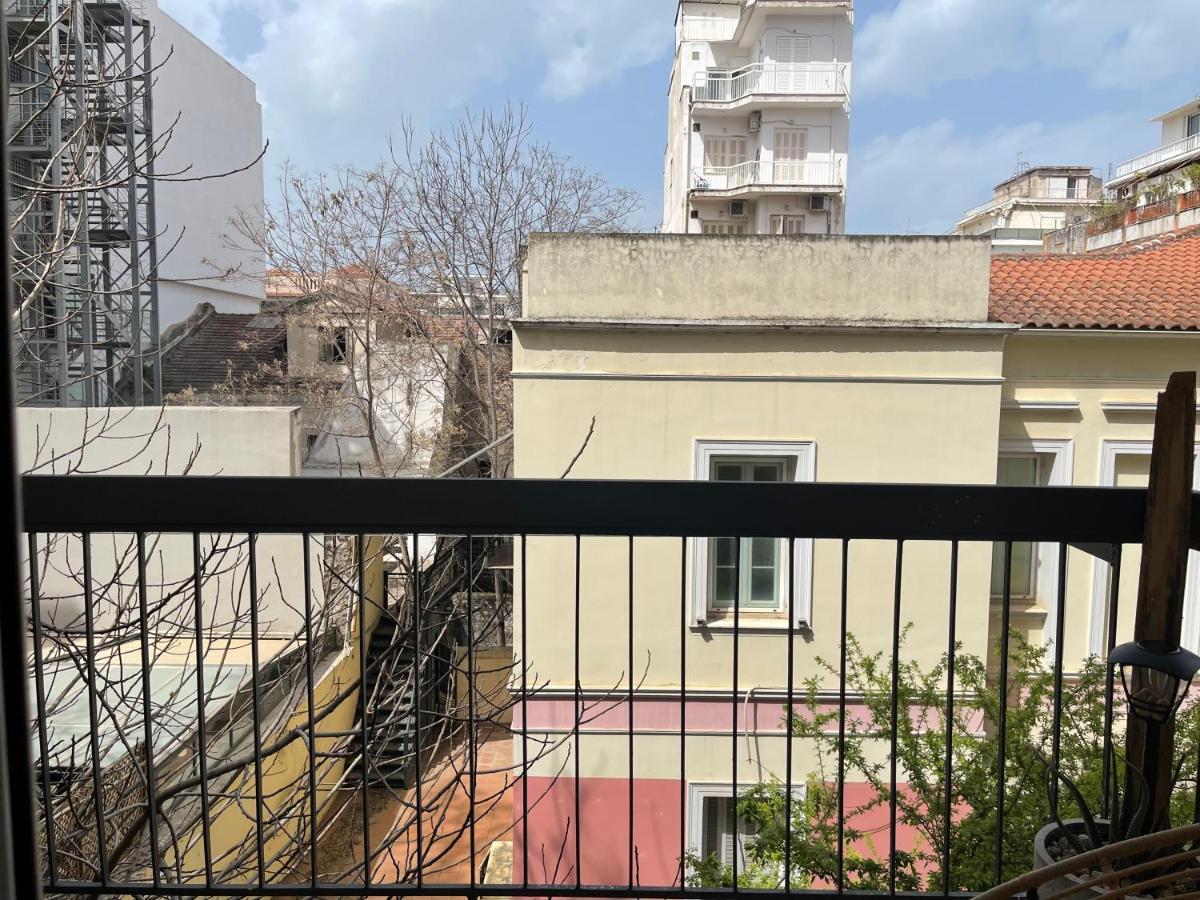 Oikiastudios Patras Bagian luar foto