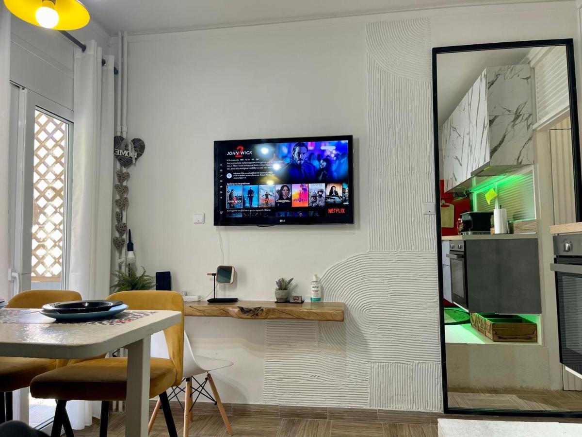Oikiastudios Patras Bagian luar foto