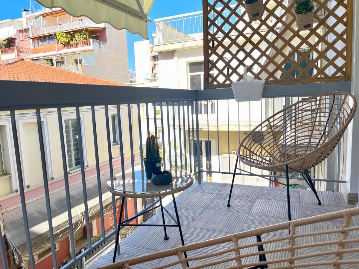 Oikiastudios Patras Bagian luar foto
