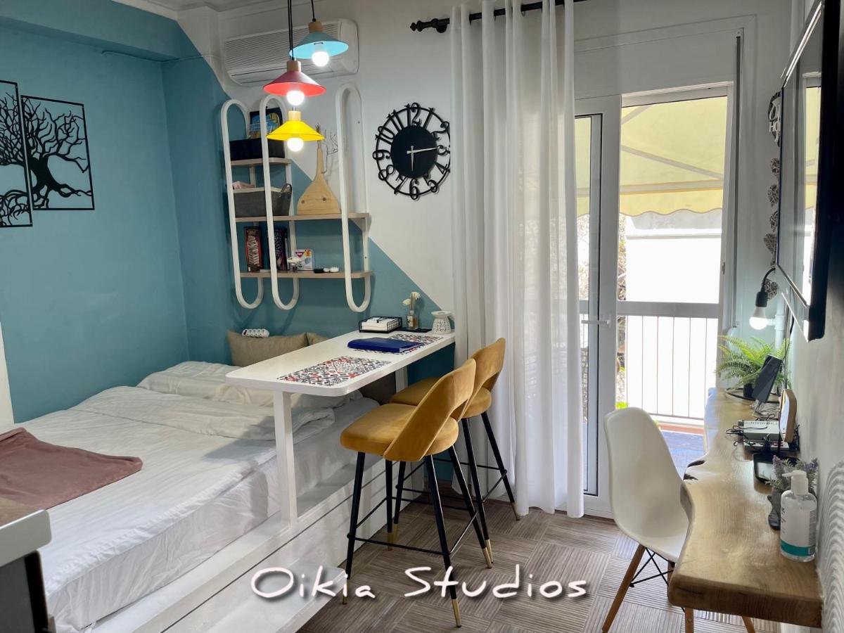 Oikiastudios Patras Bagian luar foto